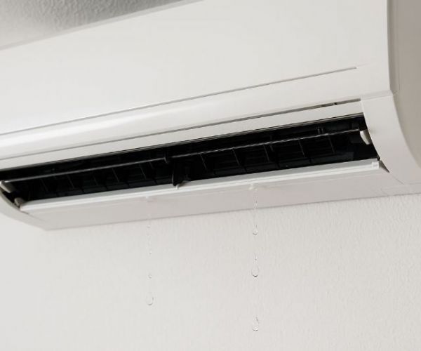 冷氣室內機會滴水還能吹嗎？5大常見原因與解決方法